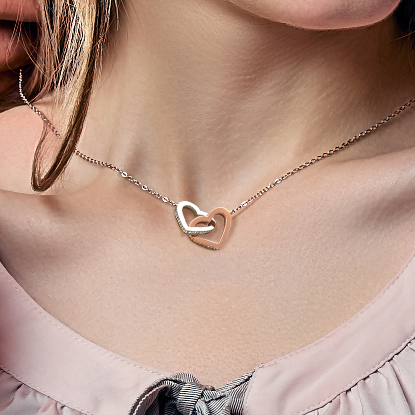 Elegant interlocking hearts necklace symbolizing love – heartfelt gift for daughter.