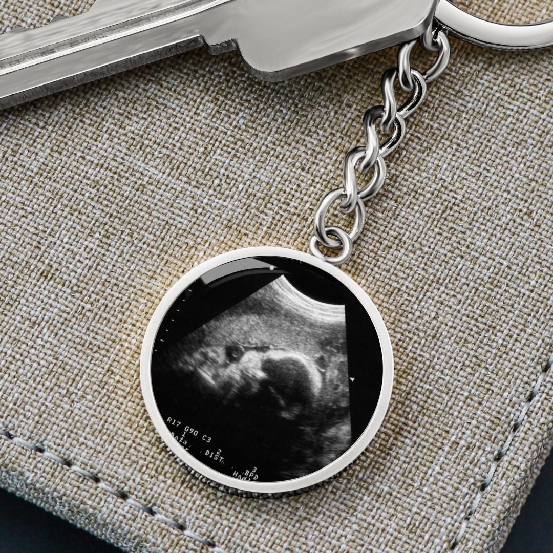 To My Mommy From Your Little Bump - Circle Photo Keychain